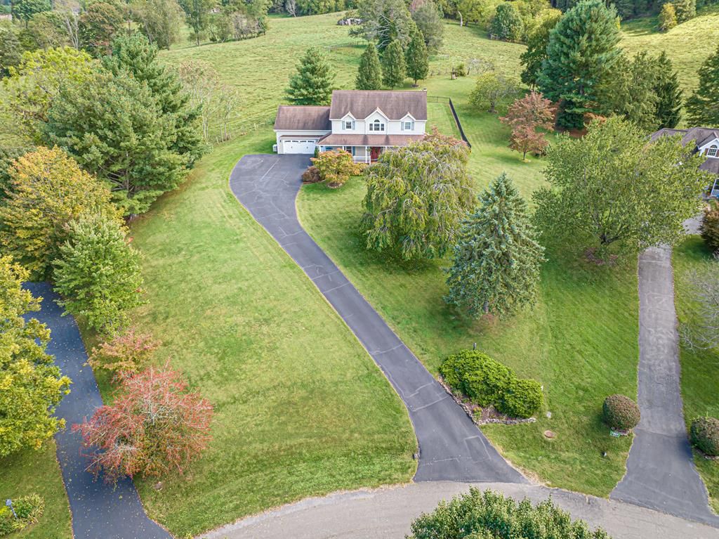 Photo of 19422 Stirrup Dr, Abingdon, VA 24211 (MLS # 103570)