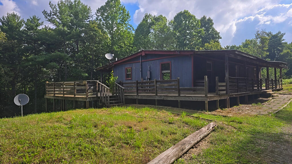 Photo of 583 Riverwood LN, Fries, VA 24330 (MLS # 111933)