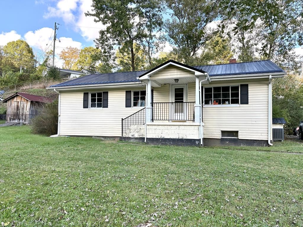 Photo of 96 Edgewood Ln, Honaker, VA 24260 (MLS # 103724)