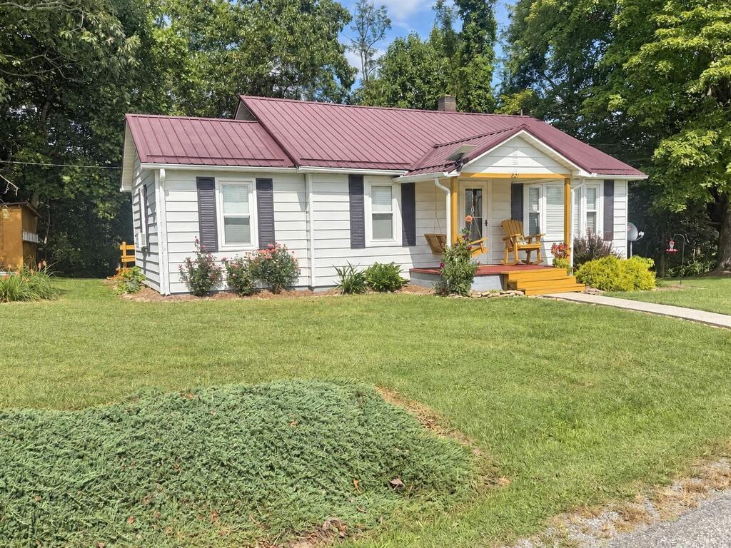 Photo of 821 Byllesby Rd, Ivanhoe, VA 24350 (MLS # 111917)
