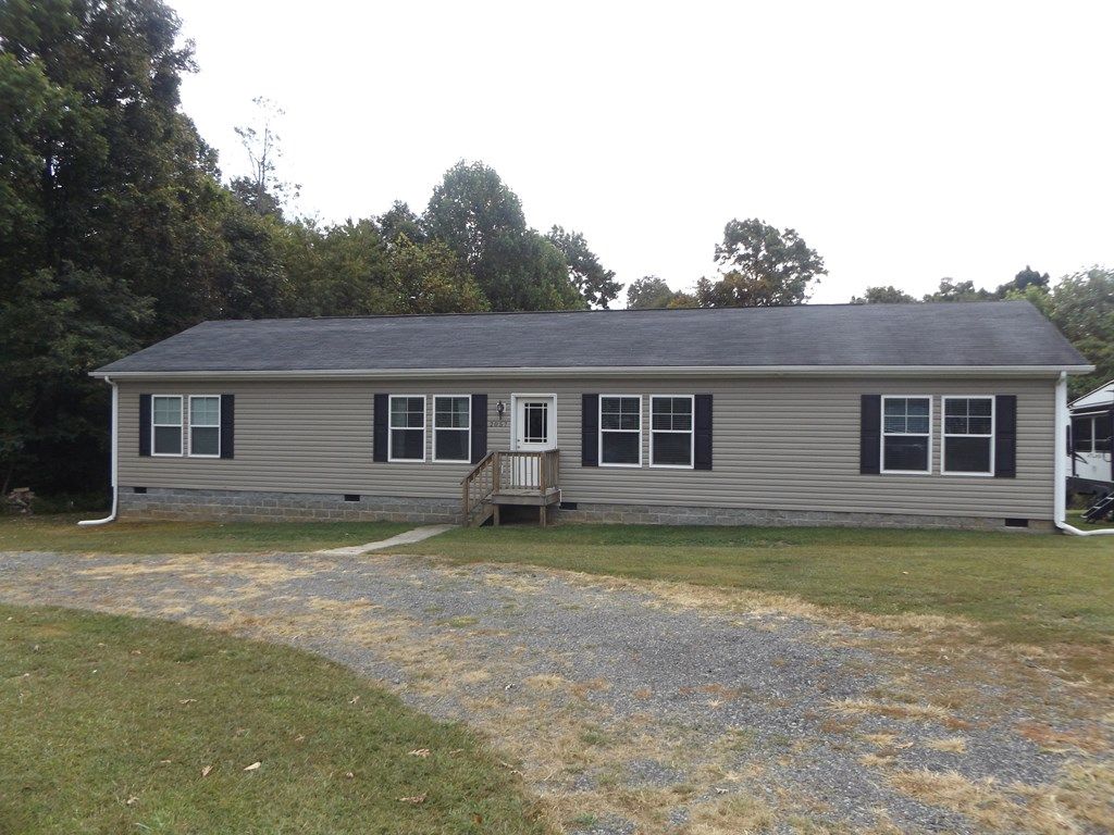 Photo of 2057 Coon Ridge Rd, Hillsville, VA 24343 (MLS # 103512)