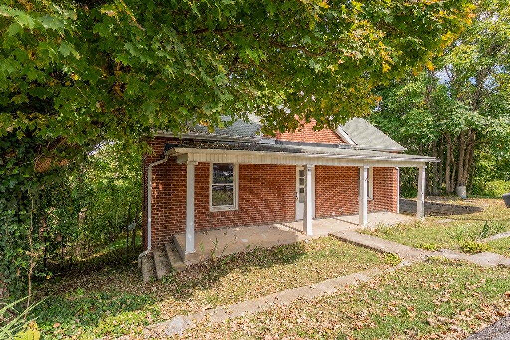 Photo of 137 Cemetery St, Marion, VA 24354 (MLS # 103435)