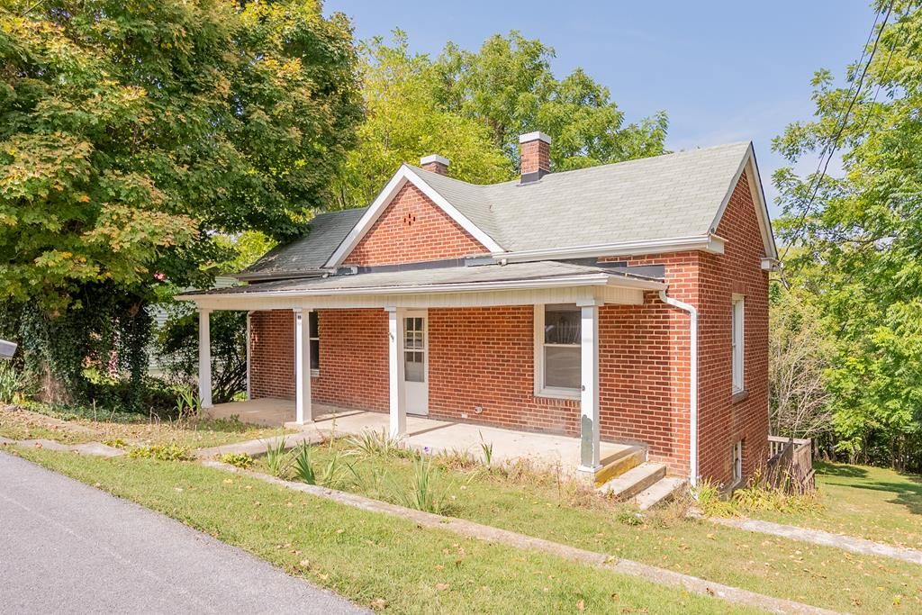 Photo of 137 Cemetery St, Marion, VA 24354 (MLS # 103435)