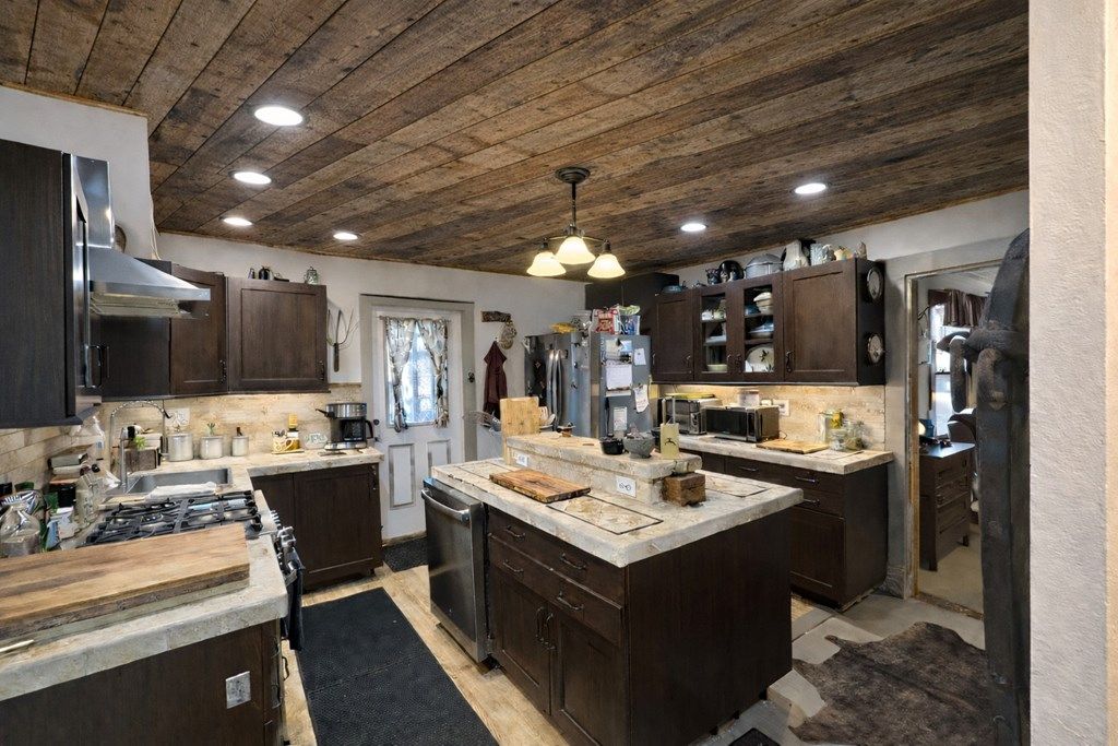 Photo of 4655 Groundhog Mountain Rd, Hillsville, VA 24343 (MLS # 109205)