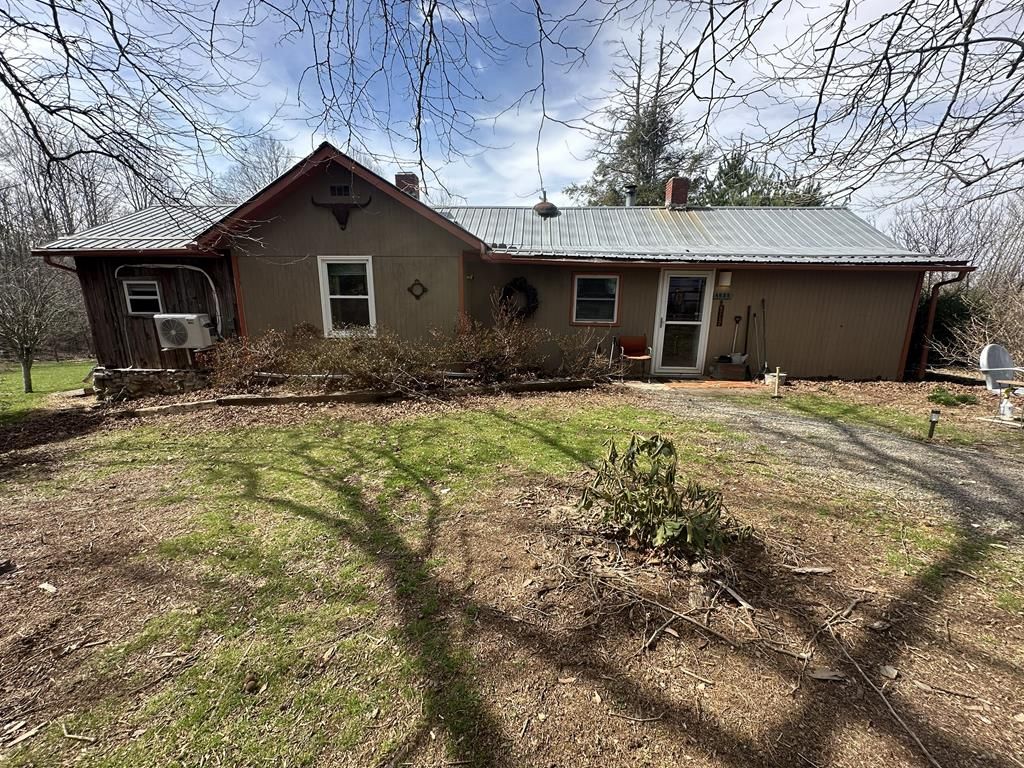 Photo of 4655 Groundhog Mountain Rd, Hillsville, VA 24343 (MLS # 109205)