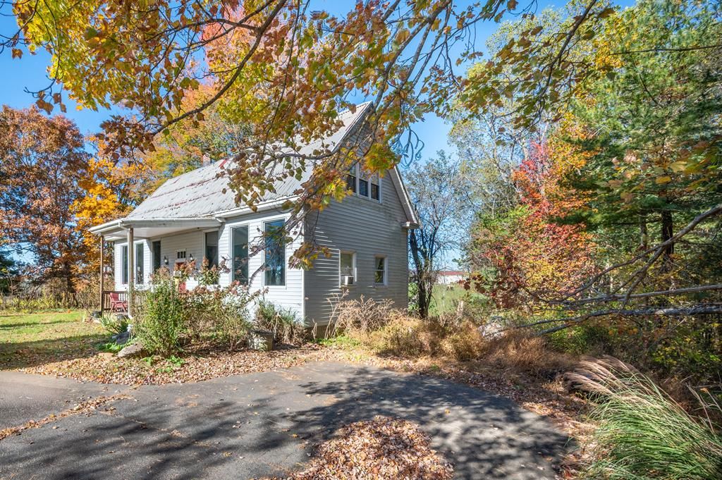 Photo of 3056 Indian Valley Rd NW Rd, Radford, VA 24141 (MLS # 103888)