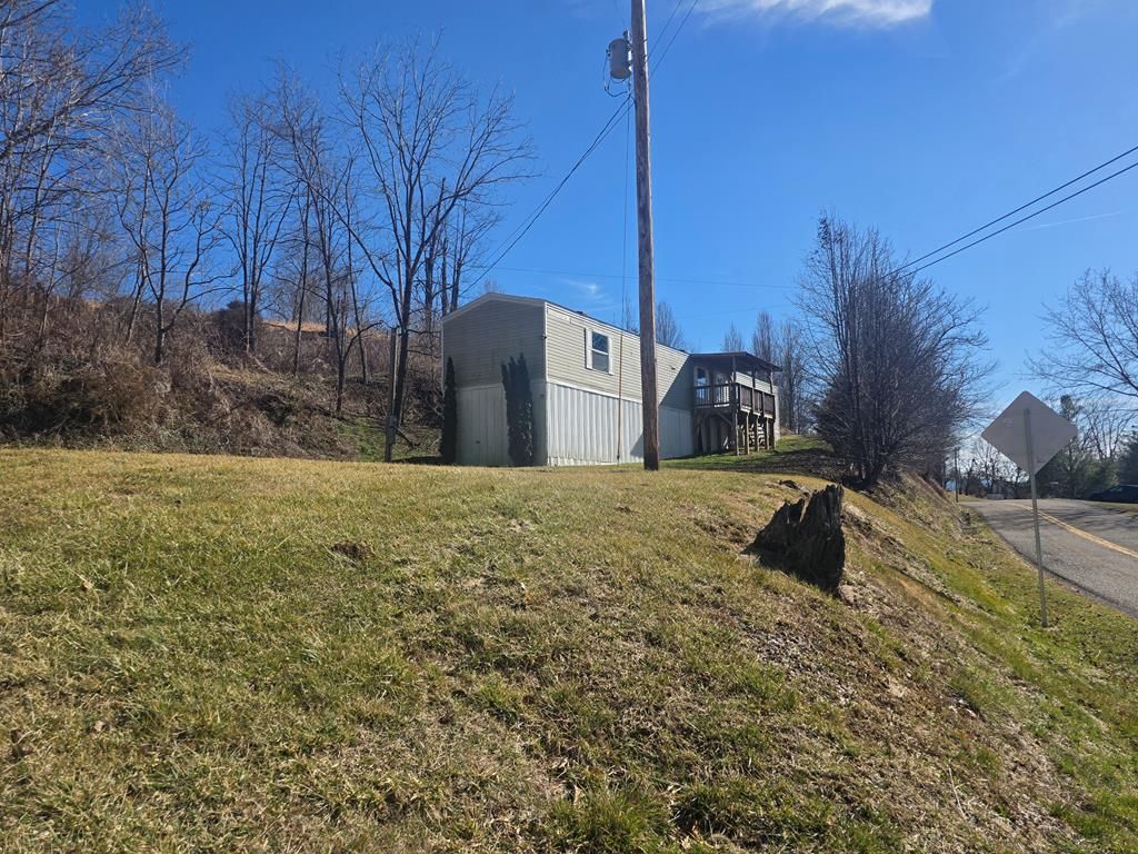 Photo of 553 Carlock Creek Rd, Chilhowie, VA 24375 (MLS # 105902)