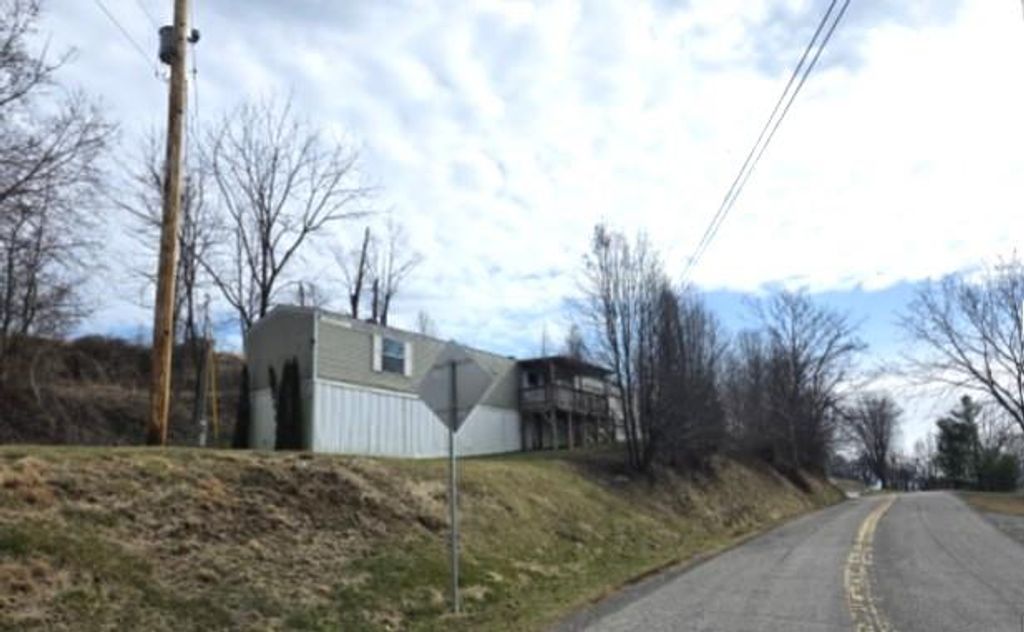 Photo of 553 Carlock Creek Rd, Chilhowie, VA 24375 (MLS # 105902)