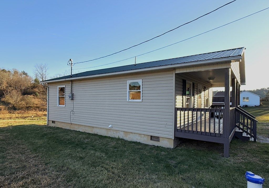 Photo of 647 Eagle Bottom Rd, Fries, VA 24330 (MLS # 104136)