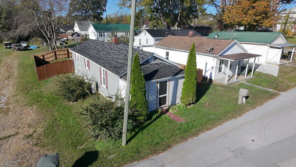 Photo of 211 SW Butt St, Abingdon, VA 24210 (MLS # 103773)