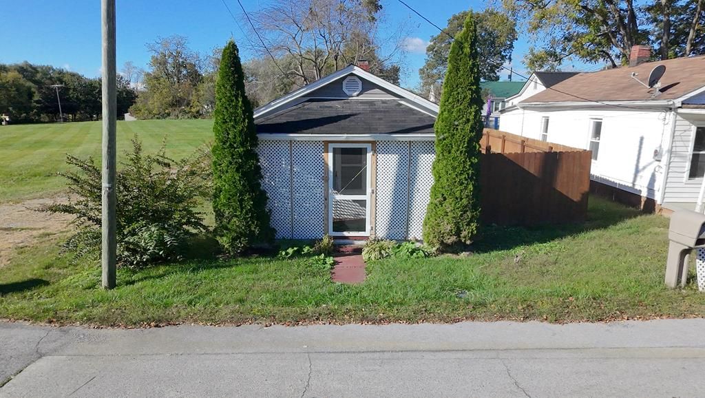 Photo of 211 SW Butt St, Abingdon, VA 24210 (MLS # 103773)