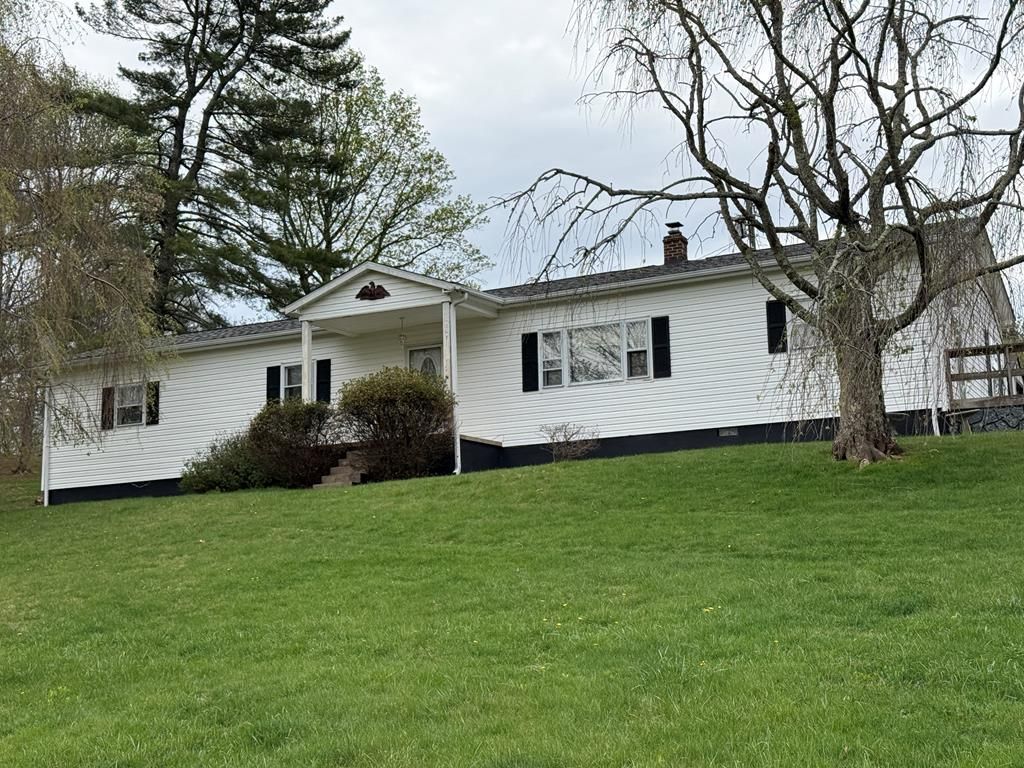 Photo of 219 Blackberry Ln, Galax, VA 24333 (MLS # 109622)