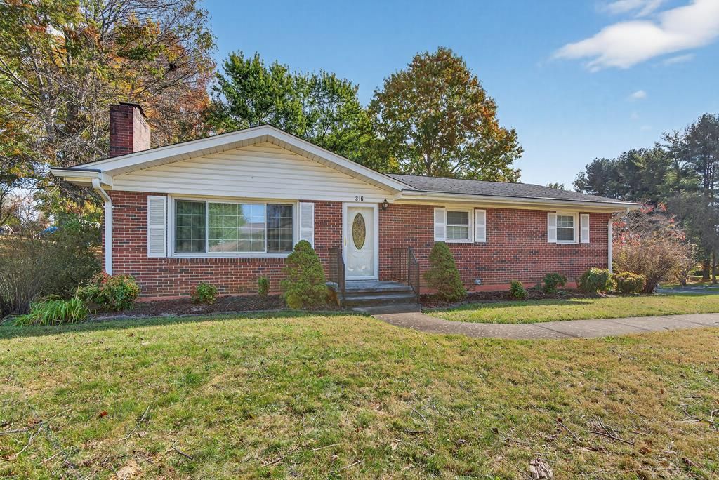 Photo of 316 Morningside Drive, Abingdon, VA 24210 (MLS # 104023)