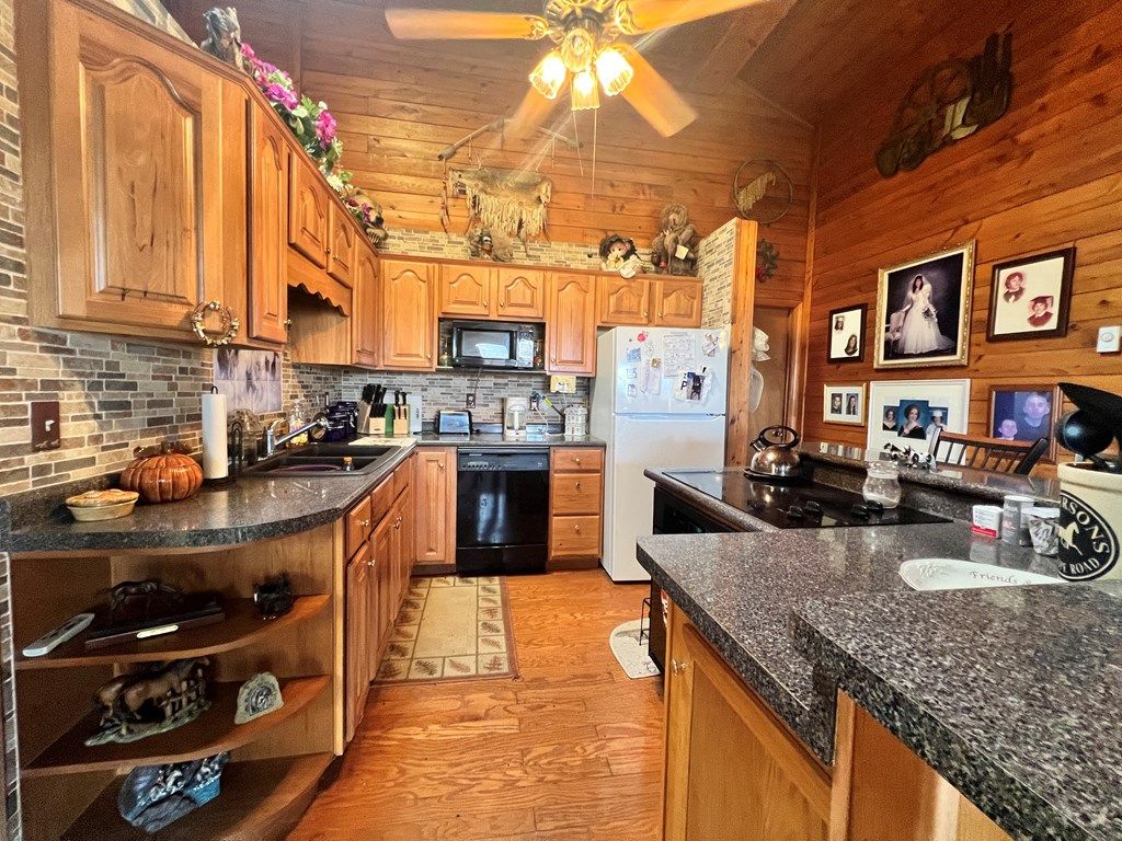 Photo of 2616 Pope, Ivanhoe, VA 24350 (MLS # 109769)