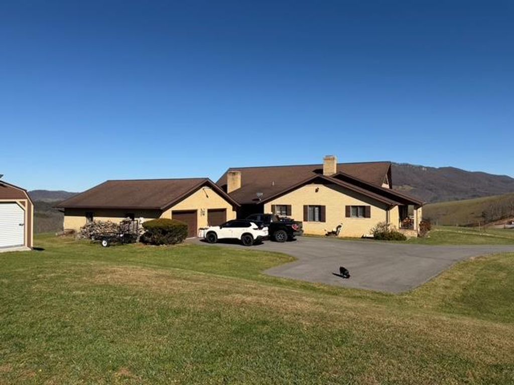 Photo of 320 Chambers St, Pounding Mill, VA 24637 (MLS # 104358)