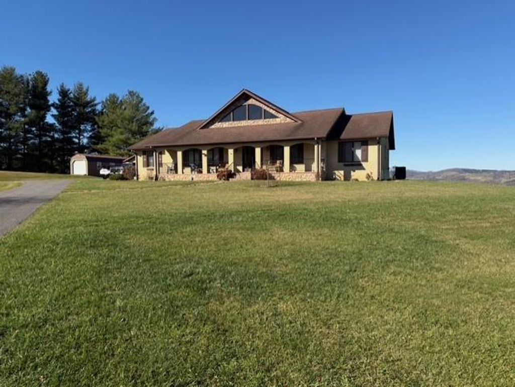 Photo of 320 Chambers St, Pounding Mill, VA 24637 (MLS # 104358)