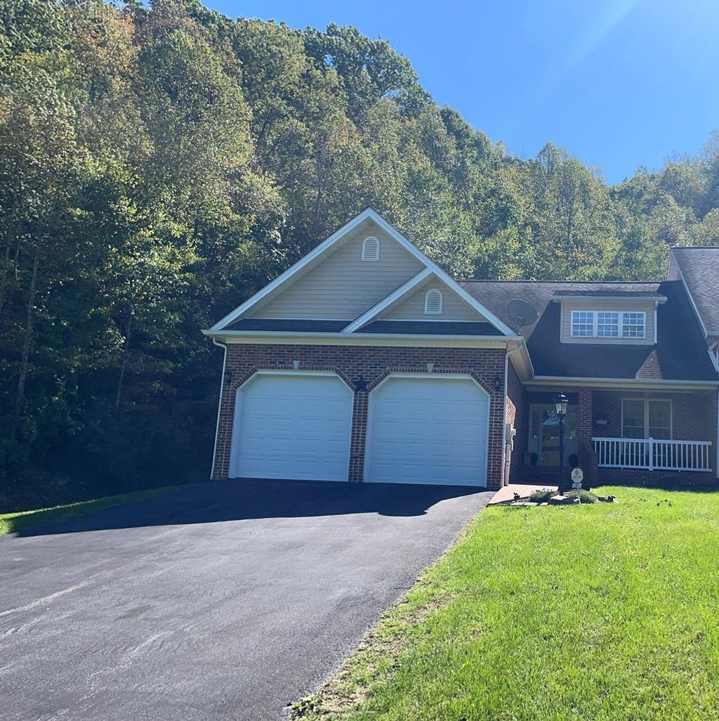 Photo of 251 Cresswood Dr, Richlands, VA 24641 (MLS # 105745)