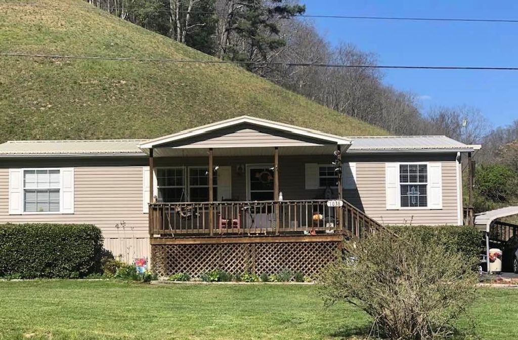 Photo of 1038 Spicewood Branch Rd, Vansant, VA 24656 (MLS # 109633)