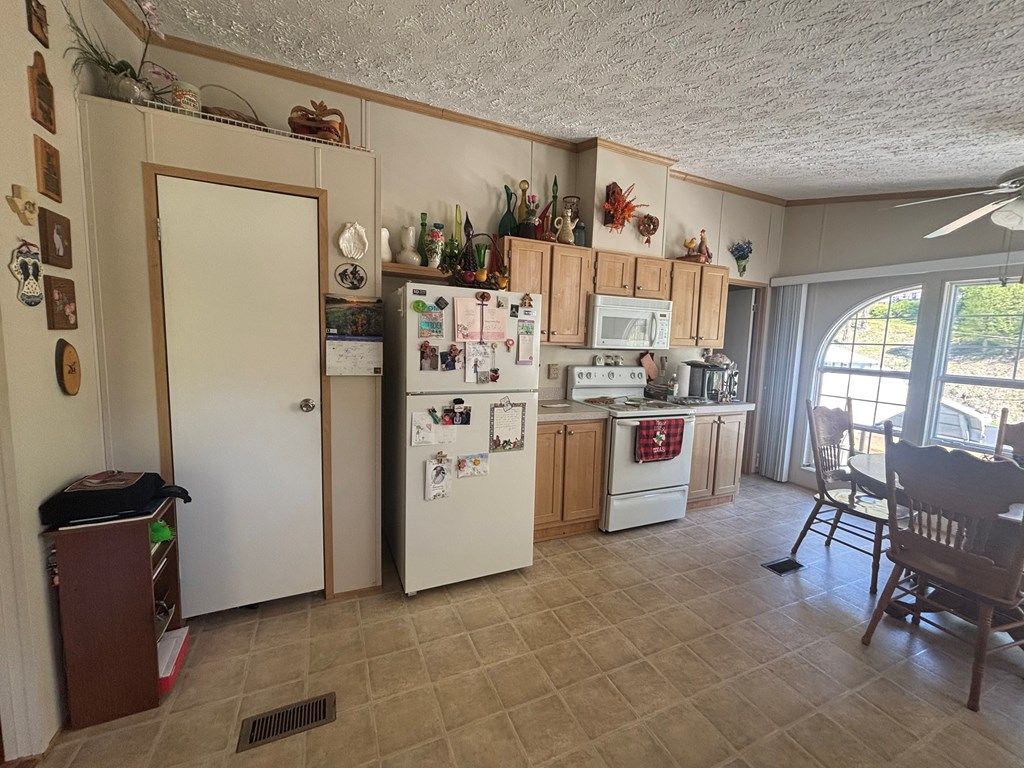 Photo of 1038 Spicewood Branch Rd, Vansant, VA 24656 (MLS # 109633)