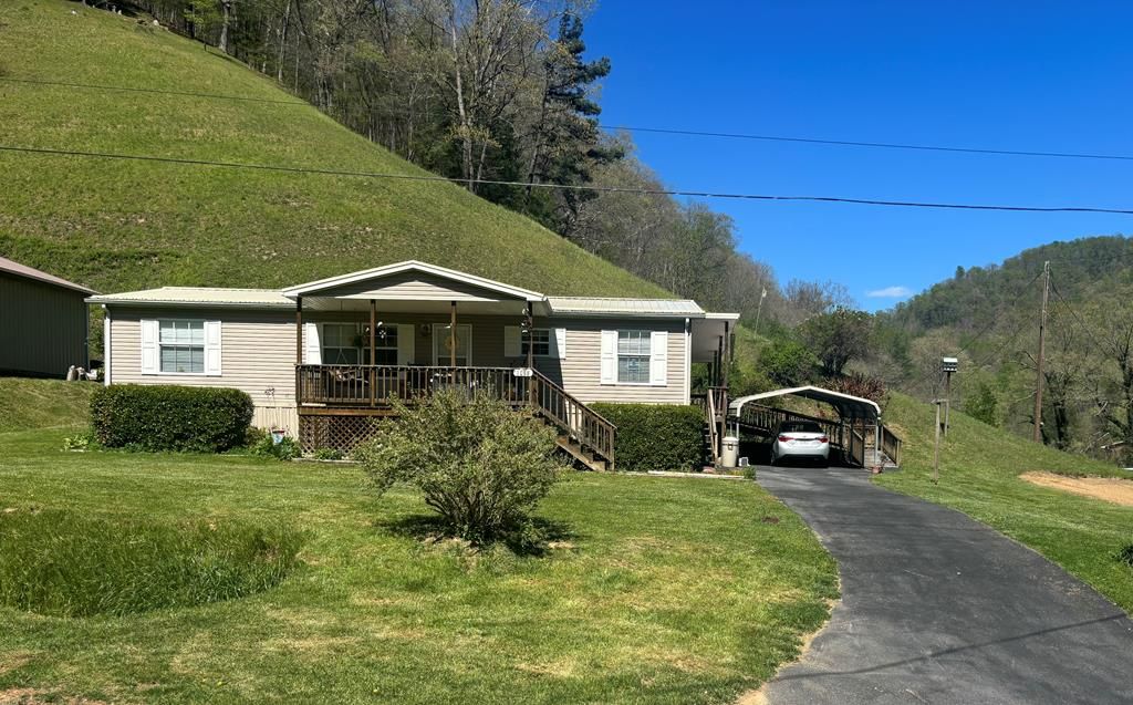 Photo of 1038 Spicewood Branch Rd, Vansant, VA 24656 (MLS # 109633)