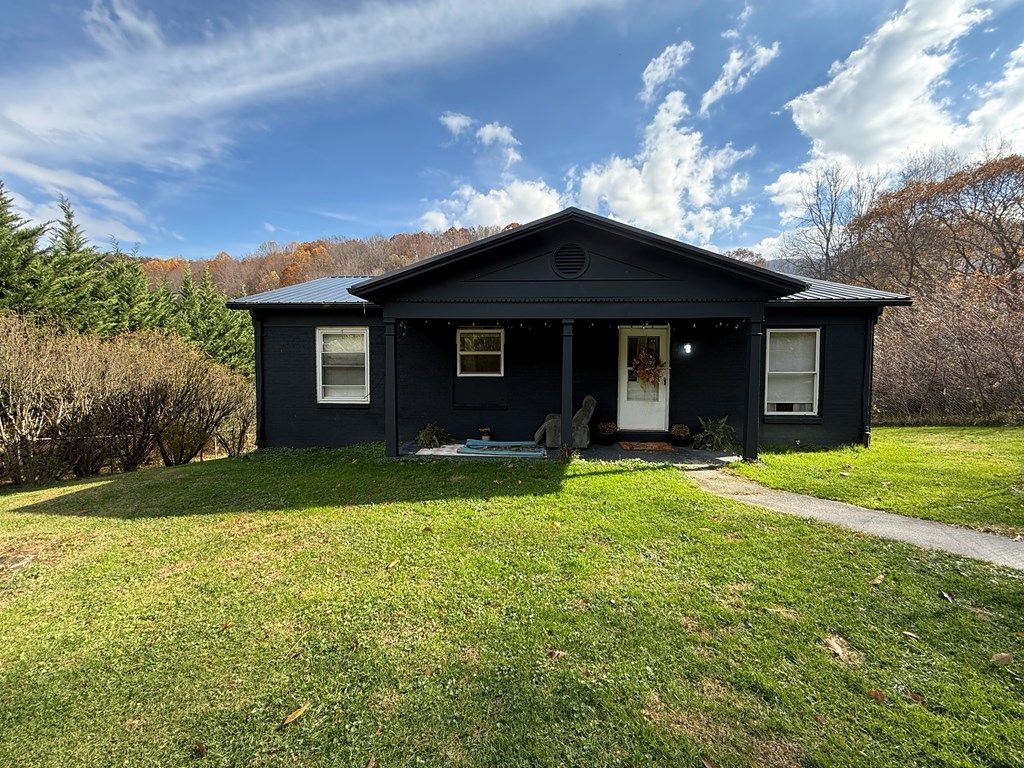 Photo of 184 Varney Street, Cedar Bluff, VA 24609 (MLS # 104065)