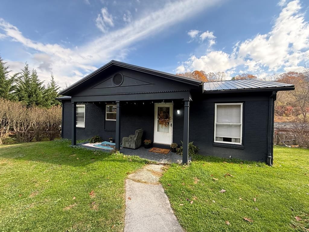 Photo of 184 Varney Street, Cedar Bluff, VA 24609 (MLS # 104065)