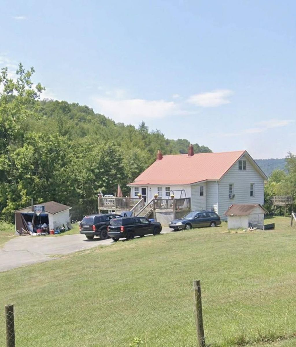 Photo of 512 Barrett Street, Richlands, VA 24641 (MLS # 109344)