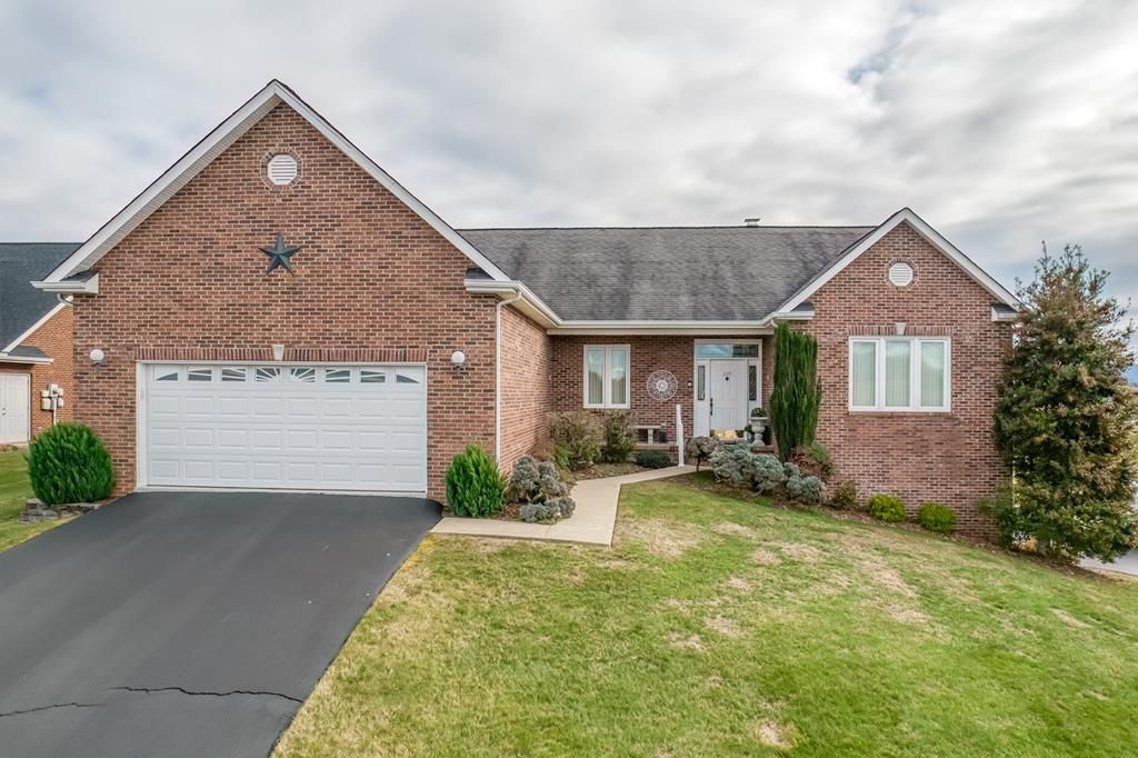 Photo of 229 Country Meadow Circle, Bristol, TN 37620 (MLS # 105783)