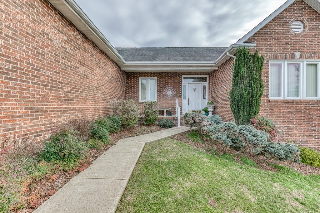 Photo of 229 Country Meadow Circle, Bristol, TN 37620 (MLS # 105783)