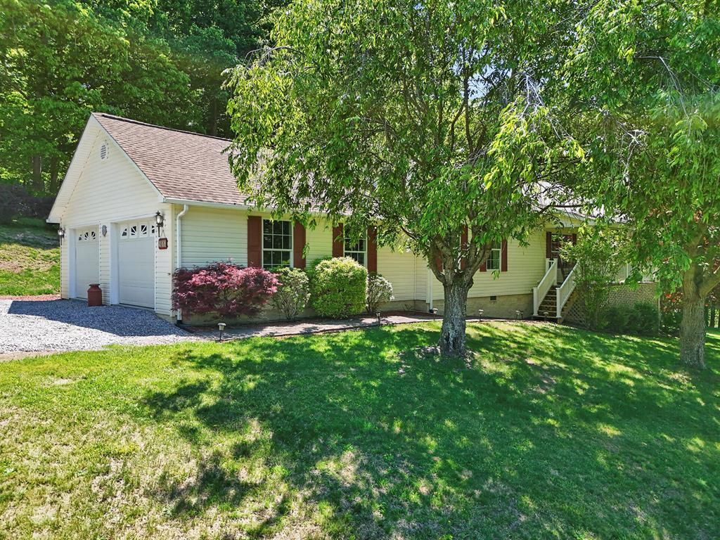 Photo of 915 Keller Ln, Marion, VA 24354 (MLS # 110186)