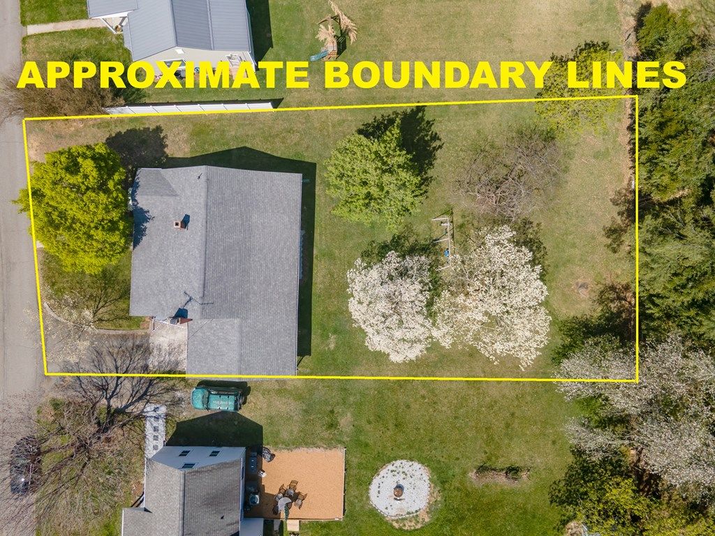 Photo of 210 Sutherland St, Hillsville, VA 24343 (MLS # 109568)