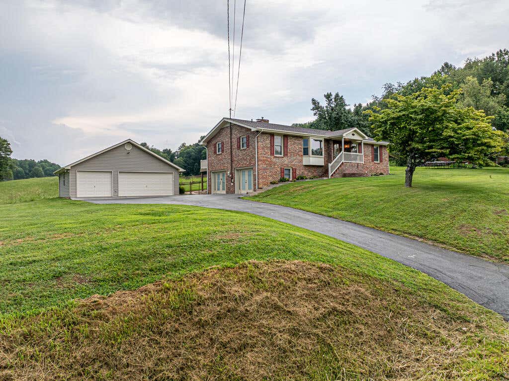 Photo of 20306 Benhams Rd, Bristol, VA 24202 (MLS # 111431)