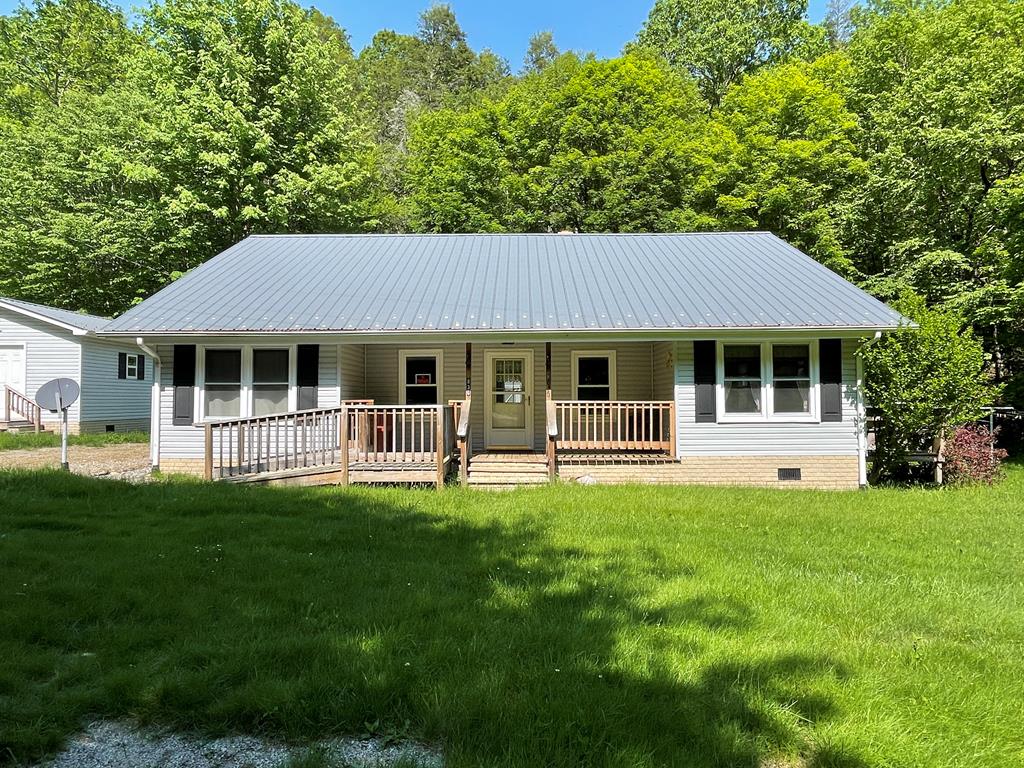 Photo of 836 Helton Creek Ln, Whitetop, VA 24292 (MLS # 111890)