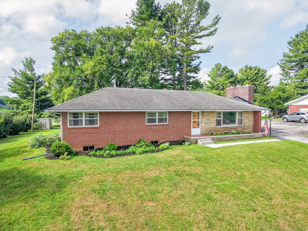 213 E. Buck Ave