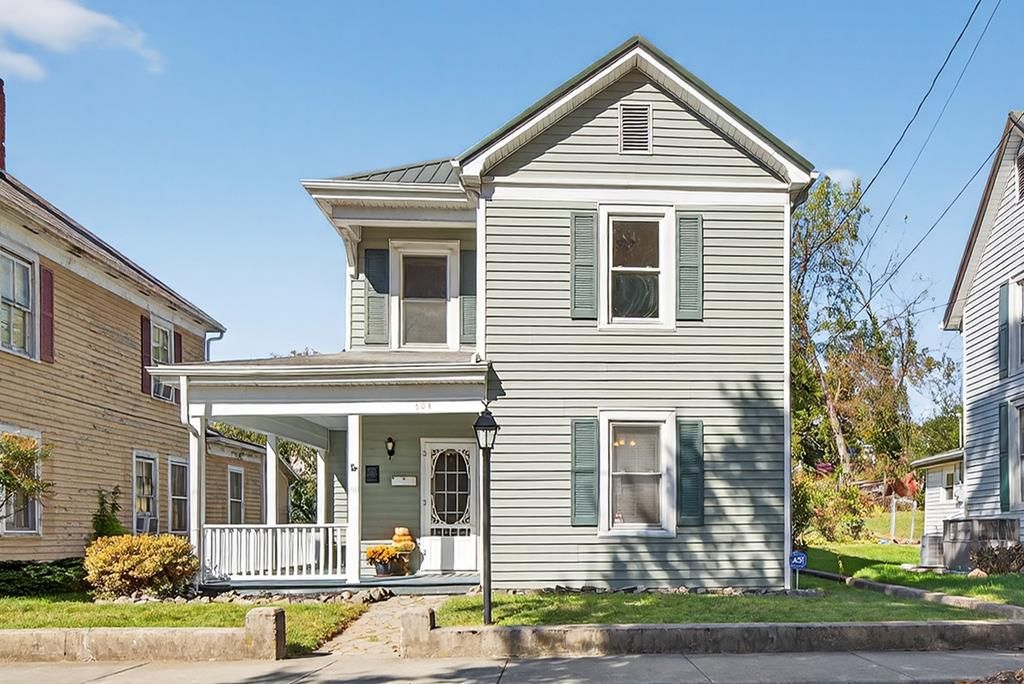 Photo of 504 Russell Street, Bristol, VA 24201 (MLS # 103794)
