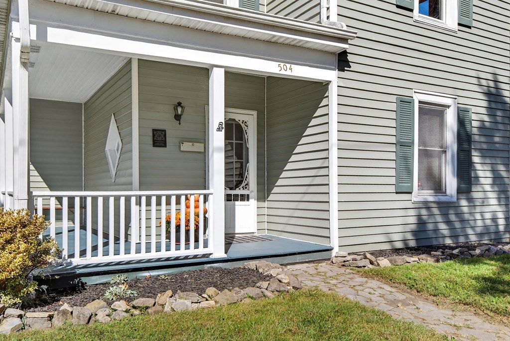 Photo of 504 Russell Street, Bristol, VA 24201 (MLS # 103794)