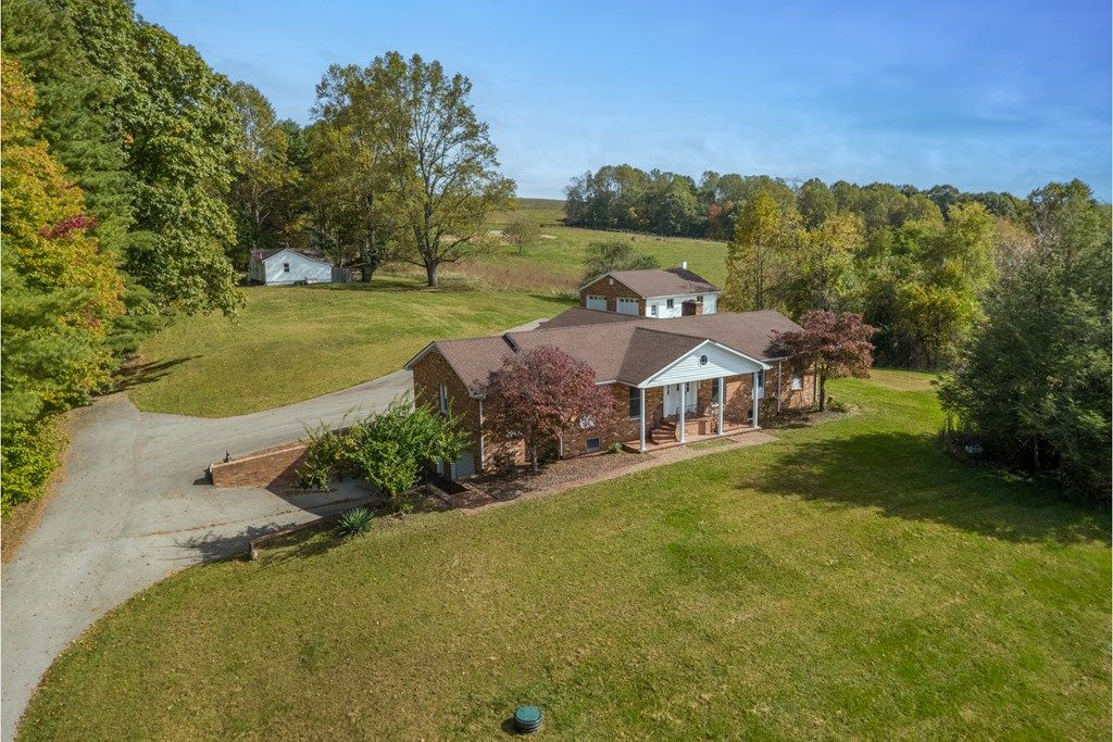 Photo of 329 Parkway Lane, Floyd, VA 24091 (MLS # 104542)