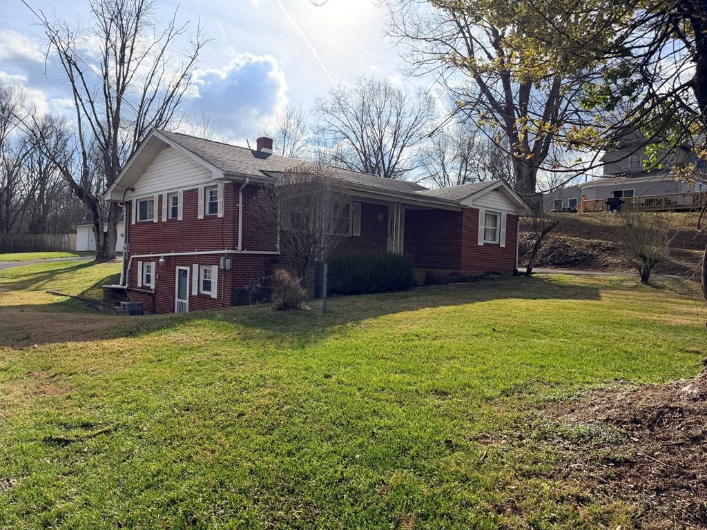 Photo of 640 W Lee Hwy, Chilhowie, VA 24319 (MLS # 104423)