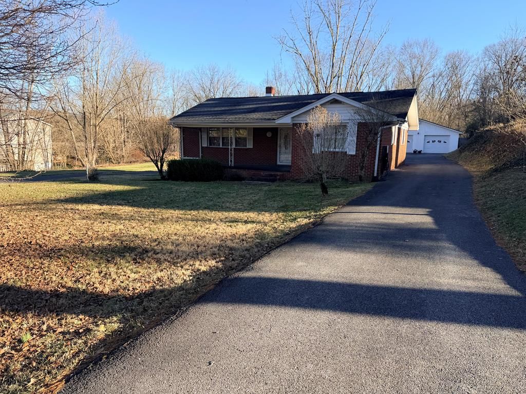 Photo of 640 W Lee Hwy, Chilhowie, VA 24319 (MLS # 104423)