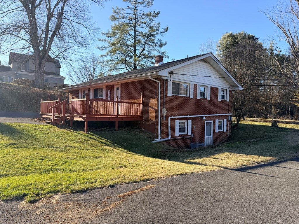 Photo of 640 W Lee Hwy, Chilhowie, VA 24319 (MLS # 104423)