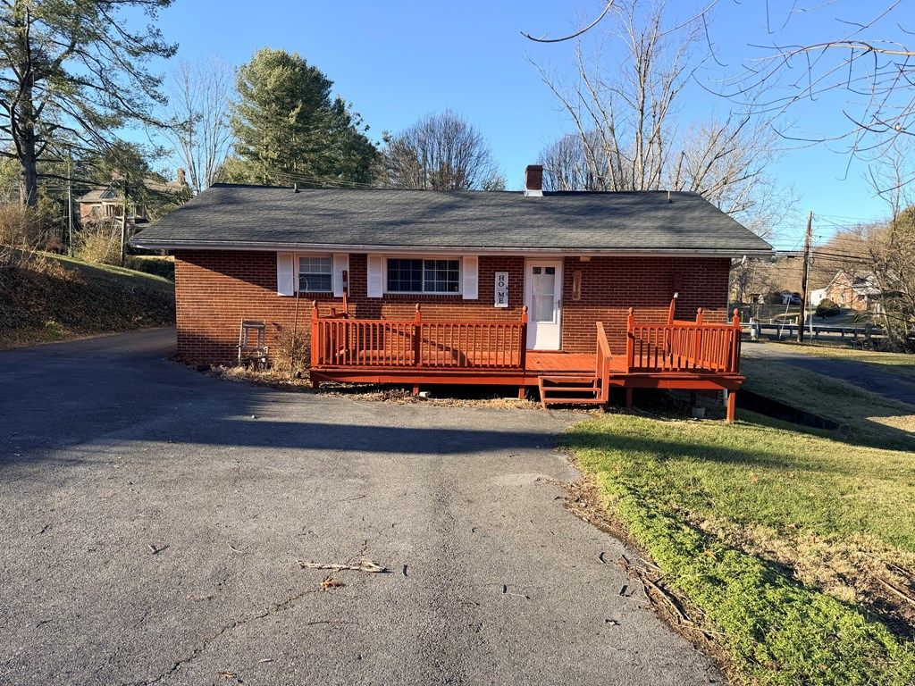 Photo of 640 W Lee Hwy, Chilhowie, VA 24319 (MLS # 104423)