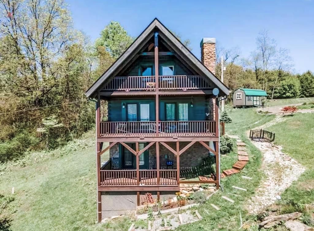 Photo of 3016 Lightning Ridge Rd, Fancy Gap, VA 24328 (MLS # 110218)