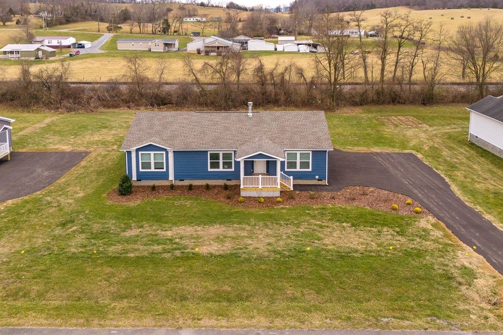 Photo of 18416 Fortunes Way, Abingdon, VA 24210 (MLS # 104612)