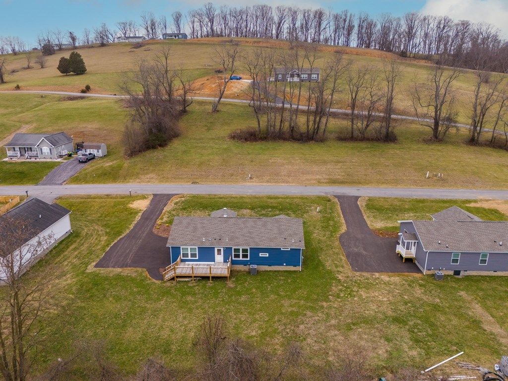 Photo of 18416 Fortunes Way, Abingdon, VA 24210 (MLS # 104612)