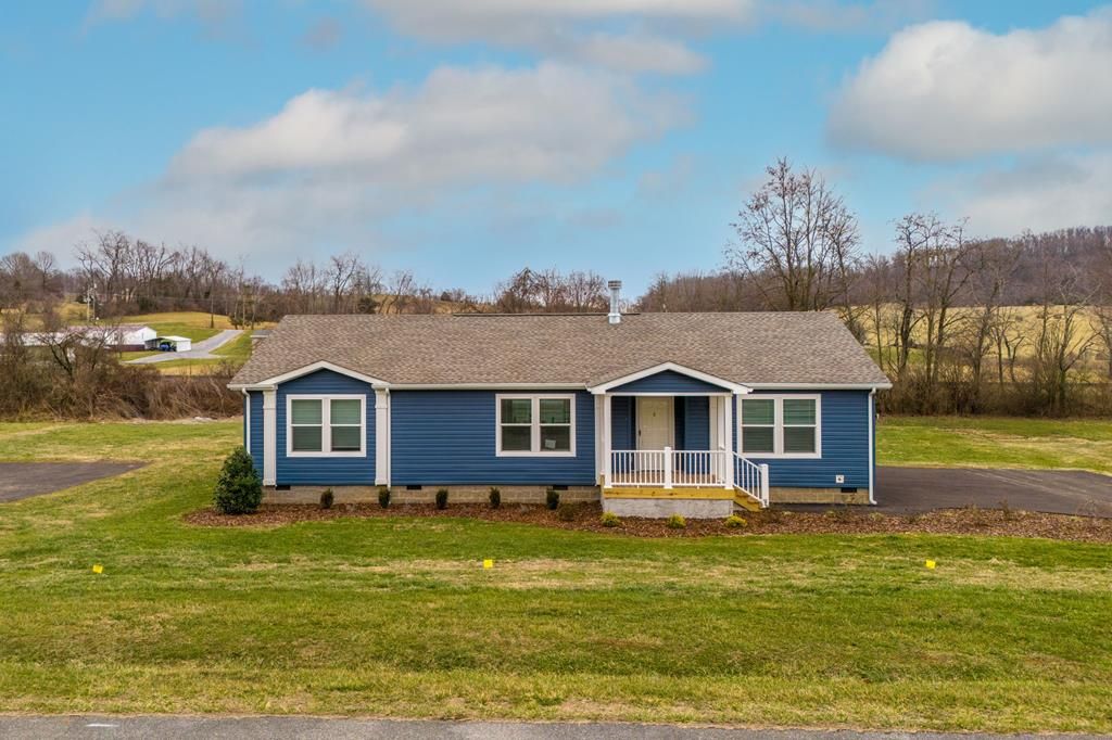 Photo of 18416 Fortunes Way, Abingdon, VA 24210 (MLS # 104612)