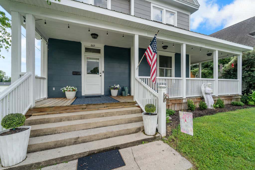 Photo of 665 Moore Street, Bristol, VA 24201 (MLS # 111597)