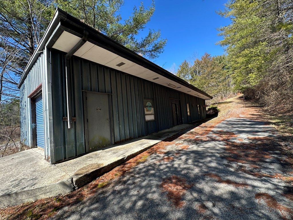 Photo of 222191 Sunny Hills Drive, Cedar Bluff, VA 24609 (MLS # 105998)