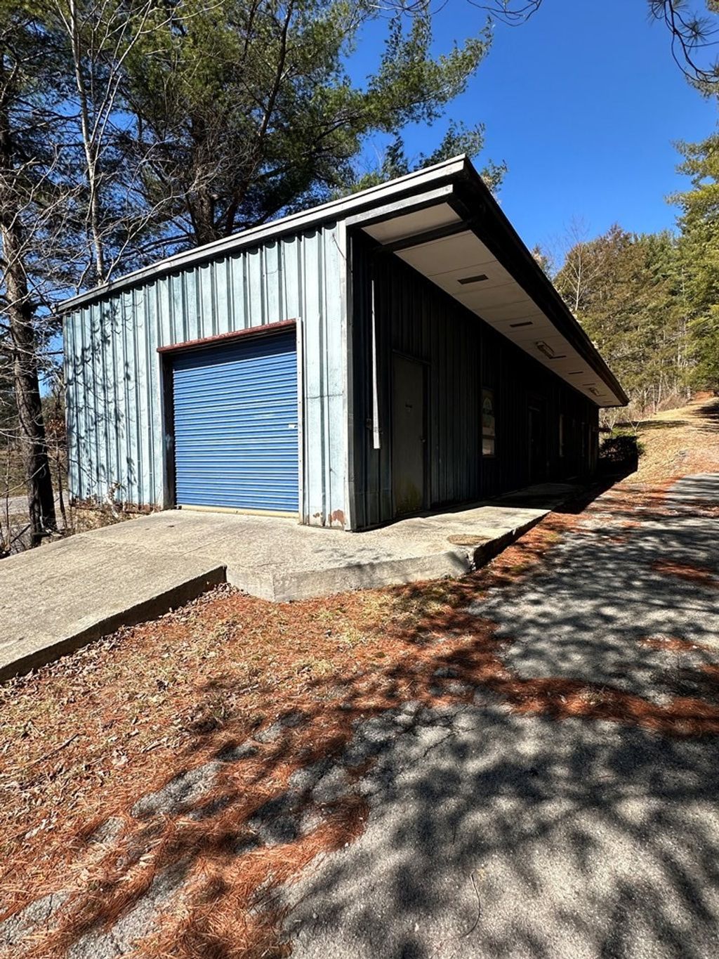 Photo of 222191 Sunny Hills Drive, Cedar Bluff, VA 24609 (MLS # 105998)