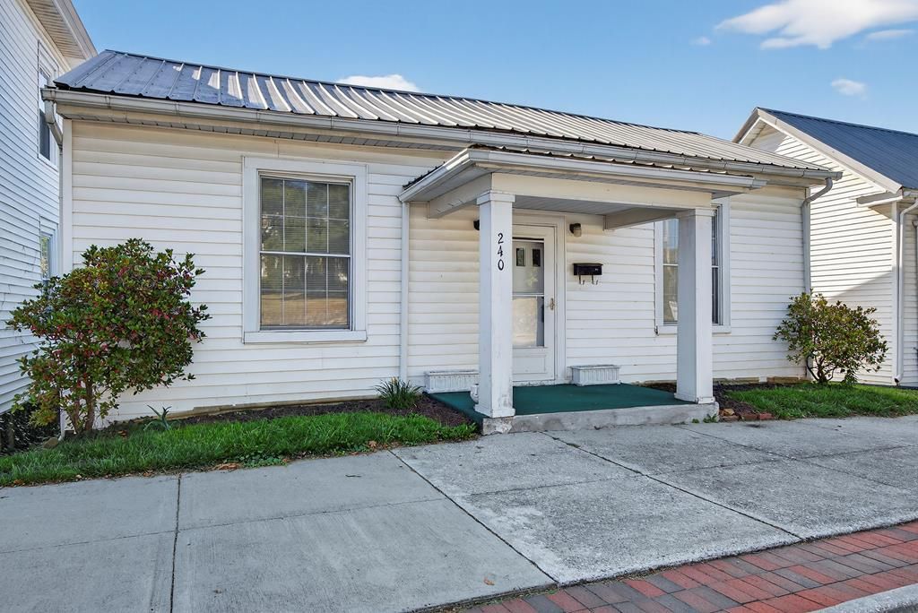 Photo of 240 W Main St, Marion, VA 24354 (MLS # 103652)