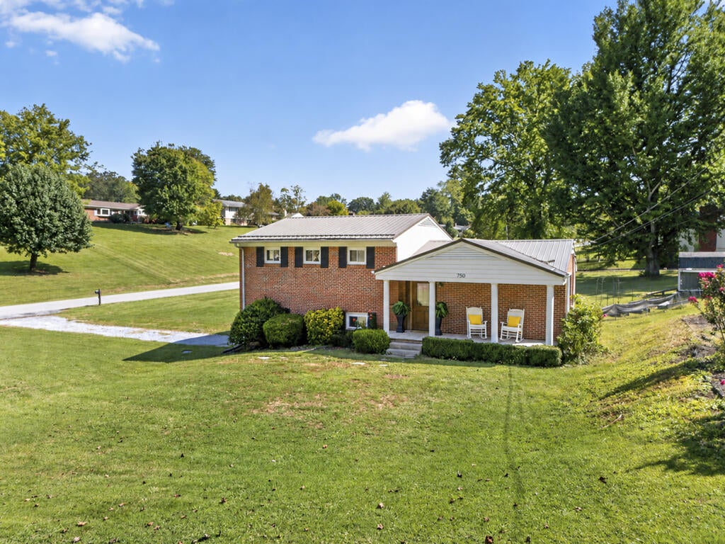Photo of 750 Fox Meadow Ln, Bristol, VA 24201 (MLS # 111937)
